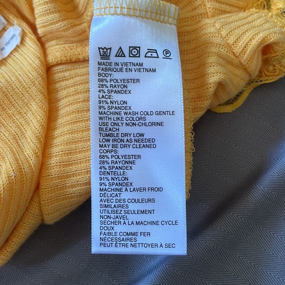 Urban Outfitters short sleeve yellow button down crop top with lace trim - Picture 7 of 7